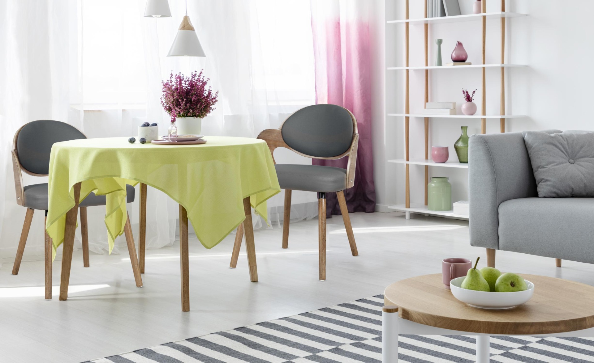 Estel Set mit 2 skandinavischen Stühlen Vintage Holz & Grau